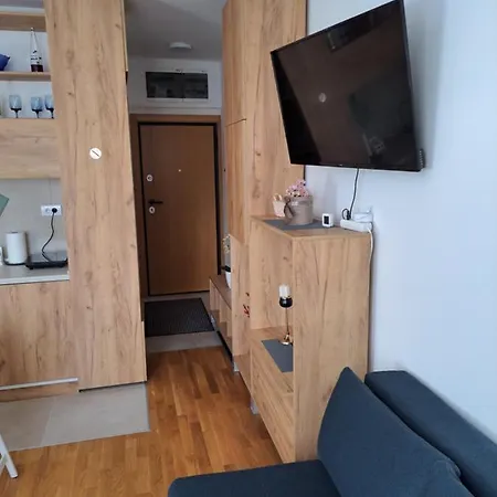 Irina - 11 Lux Daire